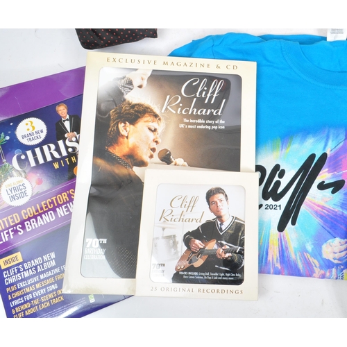 269 - Sir Cliff Richard OBE (Harry Rodger Webb, 14 October 1940) - A collection of Cliff Richard memorabil... 