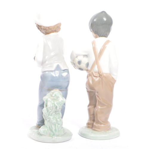 139 - A collection of five vintage ceramic Nao figures / figurines for Lladro. To include;  Three boxed fi... 