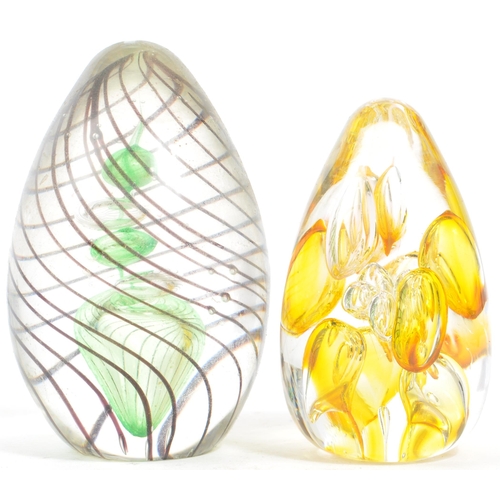 153 - An assortment of four mid century / vintage egg shaped studio art glass paperweights and dish. Compr... 