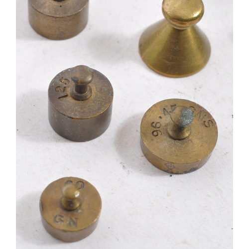 168 - The Royal Mint - Retro mid 20th century Royal Mint coins weights. Of brass construction with large 2... 