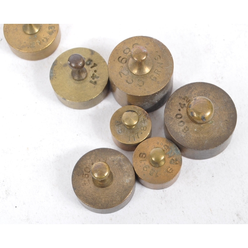 168 - The Royal Mint - Retro mid 20th century Royal Mint coins weights. Of brass construction with large 2... 