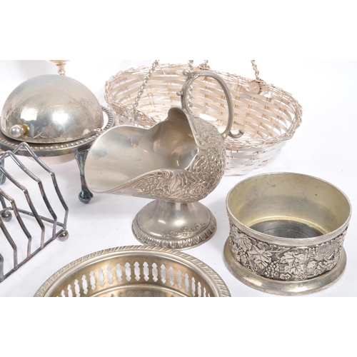 200 - A collection of 20th century pewter and silver plate tableware and other pieces. The collection to i... 