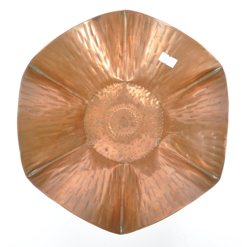 211 - A mid 20th century Arts & Crafts style copper tazza / fruit bowl. Of copper form throughout, hand be... 