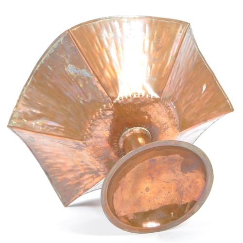 211 - A mid 20th century Arts & Crafts style copper tazza / fruit bowl. Of copper form throughout, hand be... 