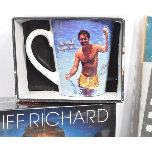 267 - Sir Cliff Richard OBE - (Harry Rodger Webb, 14 October 1940) - A collection of Cliff Richard memorab... 