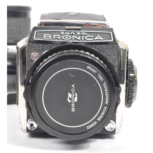 286 - Bronica - A mid 20th century circa 1970s Zenza Bronica S2A medium format SLR film camera. The camera... 