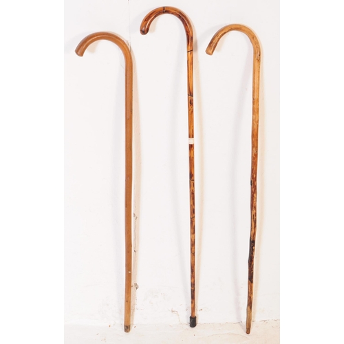 294 - A collection of vintage 20th century walking stick / swagger canes. Of wood construction, having she... 