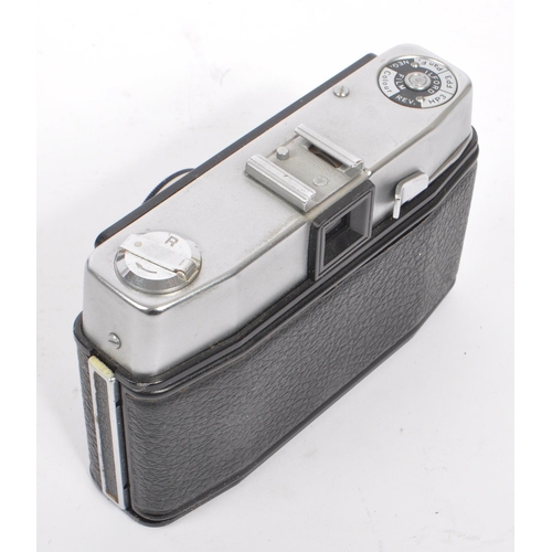 345 - A collection of mid 20th century German film cameras. The collection to include a Ihagee EXA 1A 35mm... 