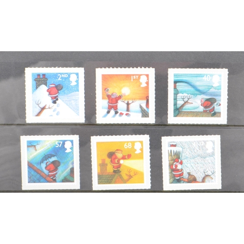 468 - A large collection of loose unhinged 20th and 21st century British Royal Mail postage stamps. The ma... 