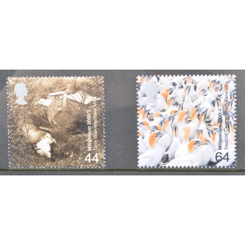 478 - A large collection of loose unhinged 20th and 21st century (1989-2001) British Royal Mail postage st... 