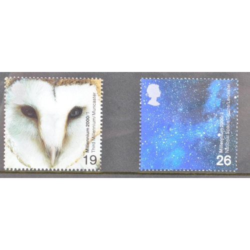 478 - A large collection of loose unhinged 20th and 21st century (1989-2001) British Royal Mail postage st... 