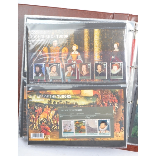 506 - A collection of 20th and 21st century British presentation pack stamps. Presentation packs to includ... 