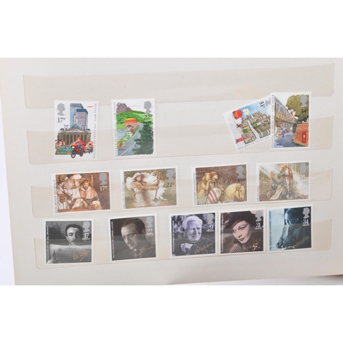 529 - United Kingdom - A collection of contemporary unfranked Royal Mail postage stamps. To include many e... 