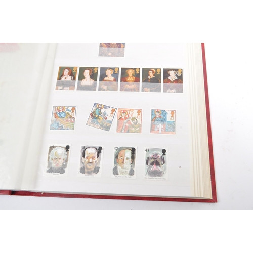 529 - United Kingdom - A collection of contemporary unfranked Royal Mail postage stamps. To include many e... 