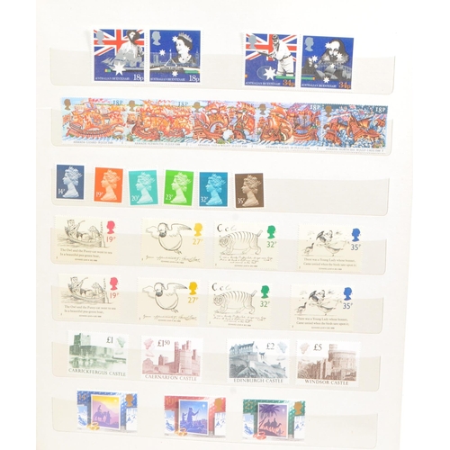 529 - United Kingdom - A collection of contemporary unfranked Royal Mail postage stamps. To include many e... 