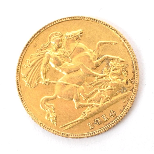 538 - A George V 1914 20th Century 22ct gold half sovereign coin having a George and the Dragon design and... 