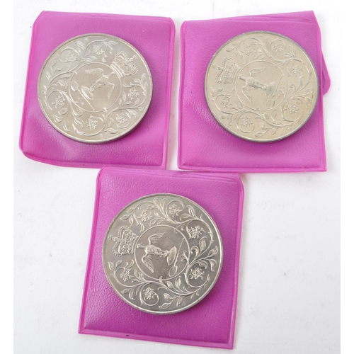 545 - A collection of 20th century British and American silver currency coinage. The collection to include... 