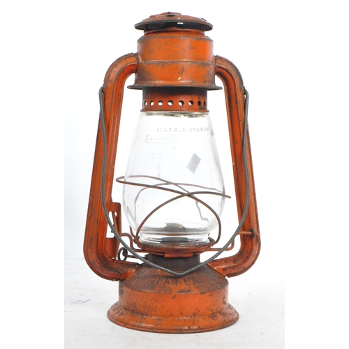 562 - A mid 20th century Chalwyn painted metal miners oil lamp. The lamp of metal construction, with a bul... 