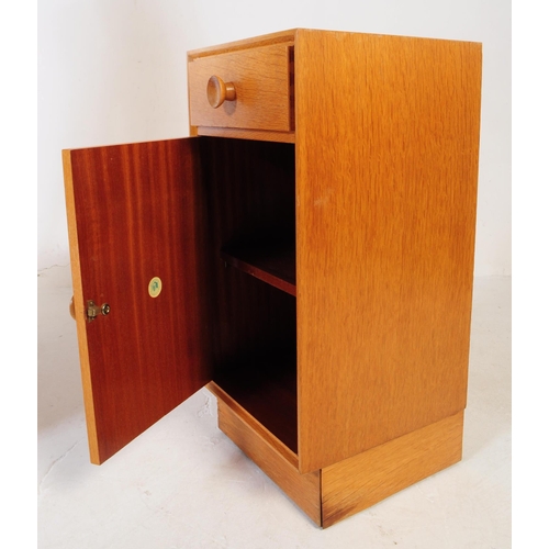 600 - Meredew - A vintage 1960's 20th century oak veneered dressing table / chest / drawers by Meredew. Or... 