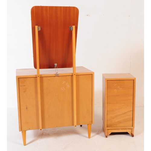 600 - Meredew - A vintage 1960's 20th century oak veneered dressing table / chest / drawers by Meredew. Or... 