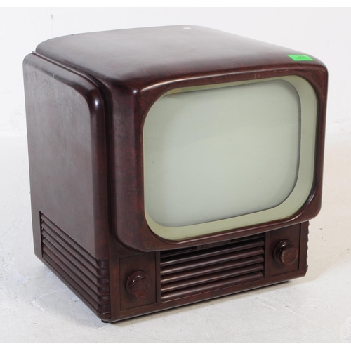 608 - An original mid century 1950s Pye television. Housed in a bakelite case, with bakelite dials. Measur... 