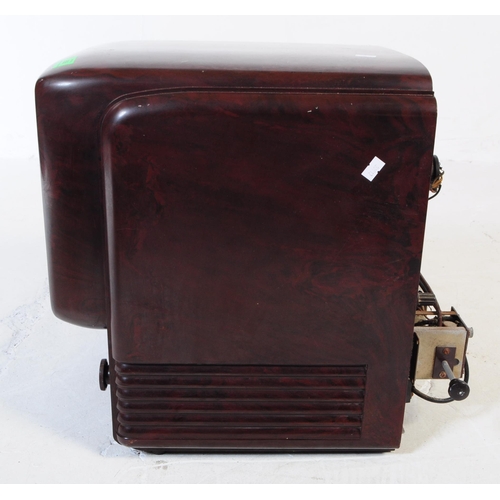 608 - An original mid century 1950s Pye television. Housed in a bakelite case, with bakelite dials. Measur... 