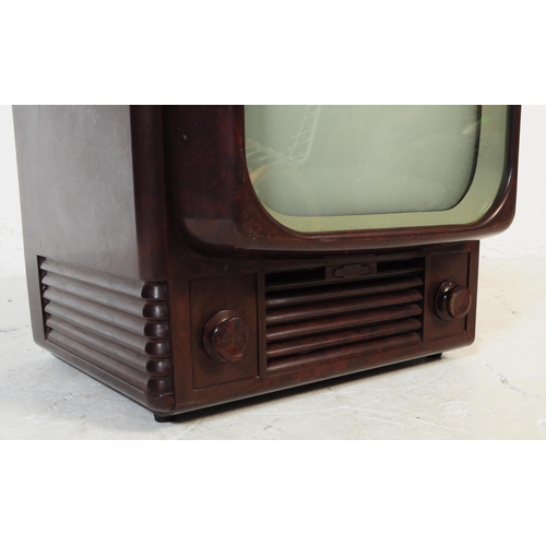 608 - An original mid century 1950s Pye television. Housed in a bakelite case, with bakelite dials. Measur... 