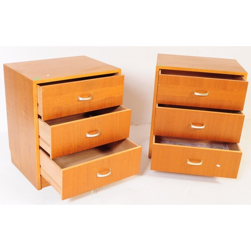 642 - Herbert Gibbs - Pair of retro mid 20th century oak bedside chest of drawers. Rectangular form with a... 