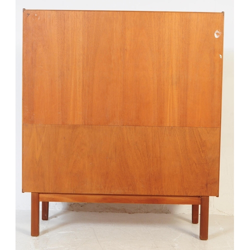 650 - Nathan Furniture - A mid 20th century Nathan Furniture teak wood highboard sideboard. The sideboard ... 