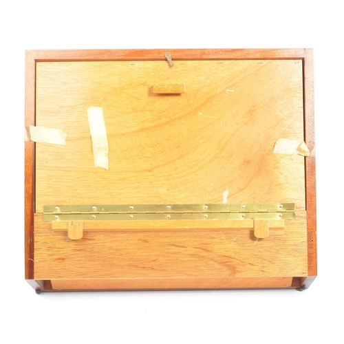 706 - Henri Wintermans - A mid 20th century vintage mahogany wood shop display cigar box of rectangular fo... 