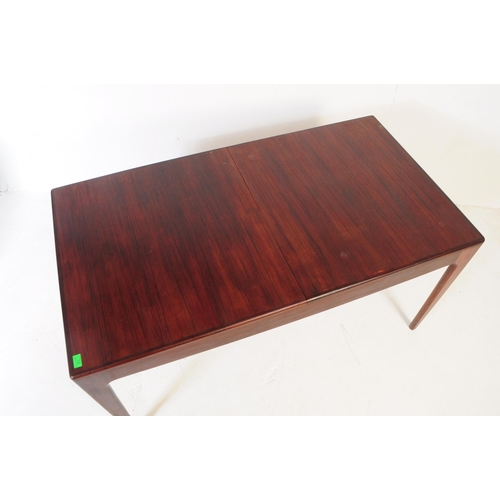 737 - Younger Fonseca - A mid 20th century Younger Fonseca range teak wood draw leaf extending dining tabl... 