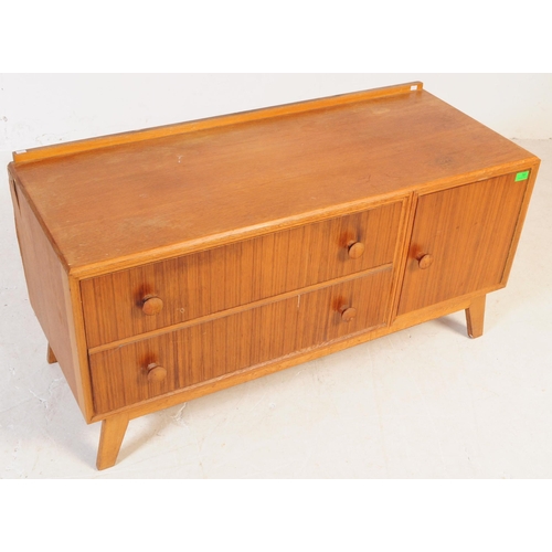 781 - Meredew Furniture - A vintage 20th century teak wood chest sideboard credenza. Of rectangular shape ... 