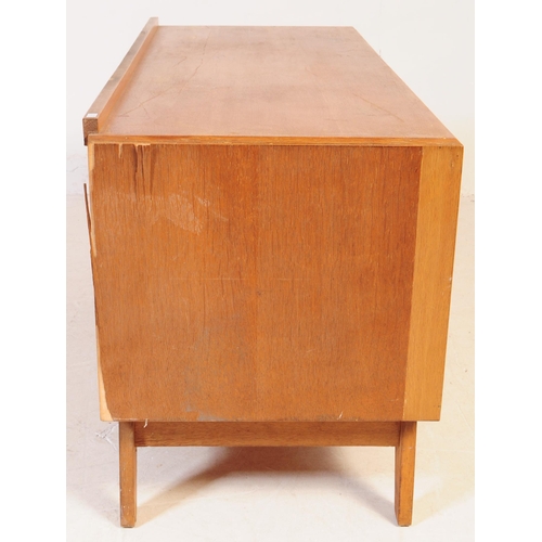 781 - Meredew Furniture - A vintage 20th century teak wood chest sideboard credenza. Of rectangular shape ... 