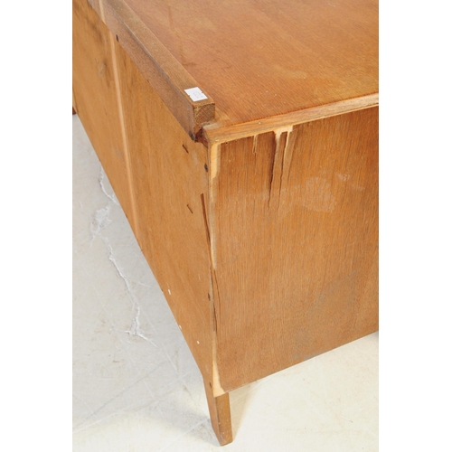 781 - Meredew Furniture - A vintage 20th century teak wood chest sideboard credenza. Of rectangular shape ... 