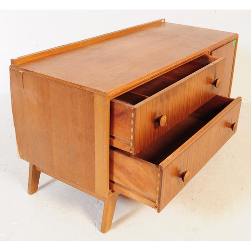 781 - Meredew Furniture - A vintage 20th century teak wood chest sideboard credenza. Of rectangular shape ... 