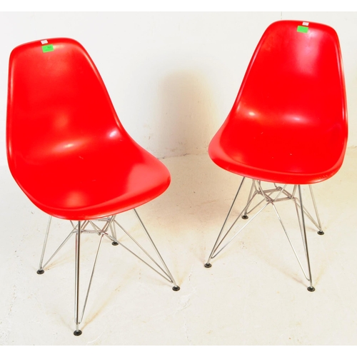 783 - British Modern Design - A matching pair of contemporary dining / side chairs inspired by Charles & R... 