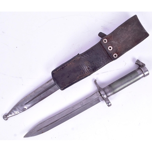 124 - An original WWI First World War period Swedish M1896 pattern rifle bayonet. The bayonet having a hol... 