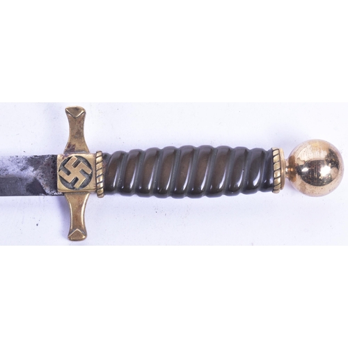 183 - A WWII Second World War Third Reich Nazi German style dagger. Globular shaped pommel, ribbed pommel ... 