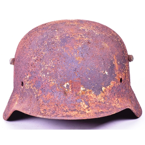 19 - A WWI First World War Imperial German / Prussian Army M17 Stahlhelm helmet. In relic condition with ... 