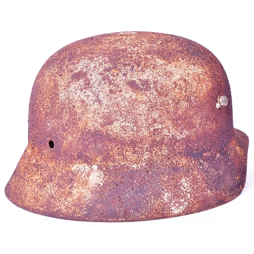 19 - A WWI First World War Imperial German / Prussian Army M17 Stahlhelm helmet. In relic condition with ... 