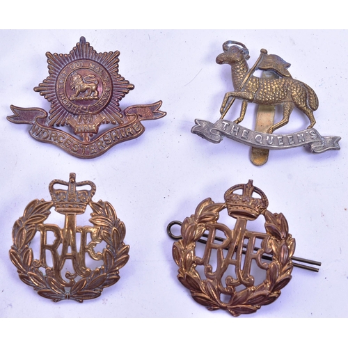 253 - A collection of assorted militaria to include; WWI First World War medal awarded to one 31767 Pte G ... 