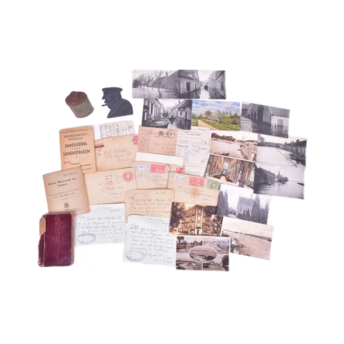 304 - A collection of WWI First World War interest ephemera appearing to largely comprise of letters writt... 