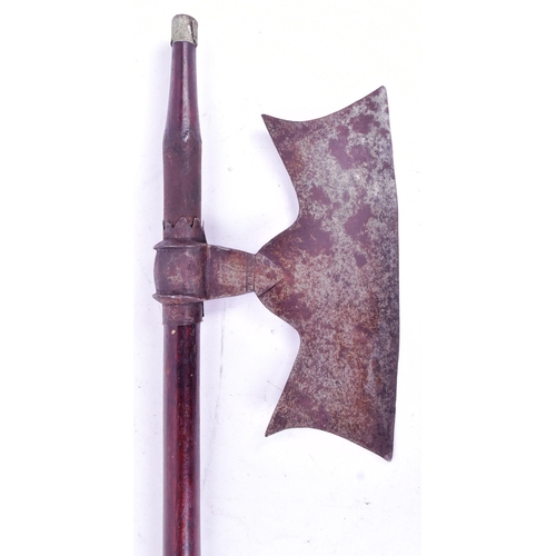 366 - An early 20th Century Indian Cavalry axe / Tabar axe with a reversed double crescent shaped head and... 