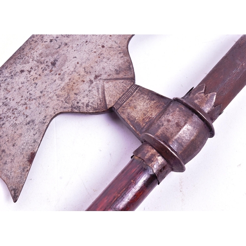 366 - An early 20th Century Indian Cavalry axe / Tabar axe with a reversed double crescent shaped head and... 