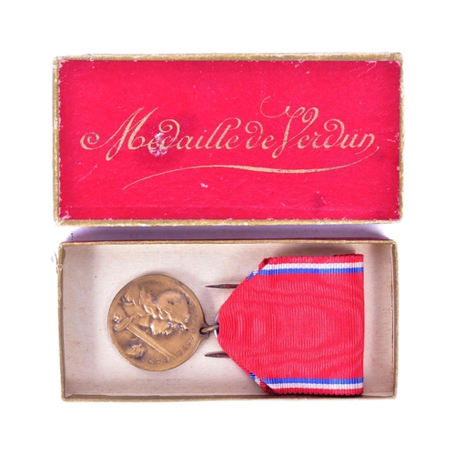 49 - A WWI First World War French Battle of Verdun medal. The bronze medal depicting a bust of a female w... 