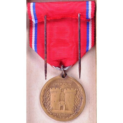 49 - A WWI First World War French Battle of Verdun medal. The bronze medal depicting a bust of a female w... 