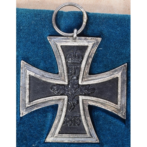 64 - An original WWI First World War Imperial German / Prussian Army Iron Cross medal. A 2nd Class exampl... 