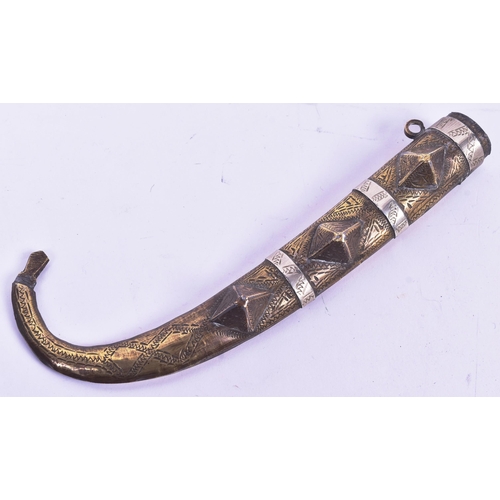 94 - A 19th Century Middle Eastern / Syrian Jambiya dagger. Dome shaped brass pommel with raised pyramid ... 