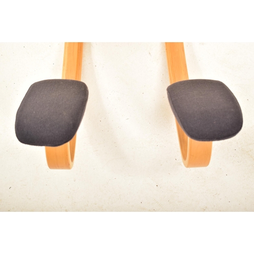 182 - Stokke - A contemporary Danish designer ergonomic rocking chair / desk chair. Padded back and seat r... 