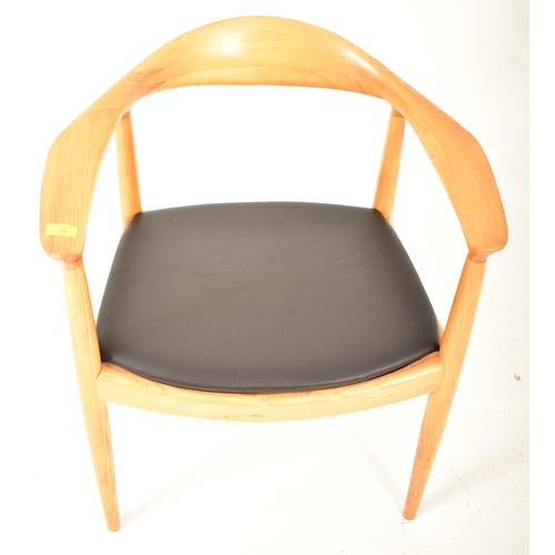 206 - After Hans Wegner for Johannes Hansen - The Chair - A contemporary designer oak framed office armcha... 